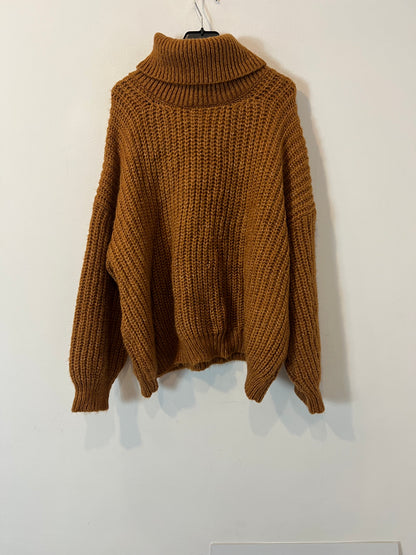 STRADIVARIUS. Jersey cuello vuelto marrón jaspeado. T L