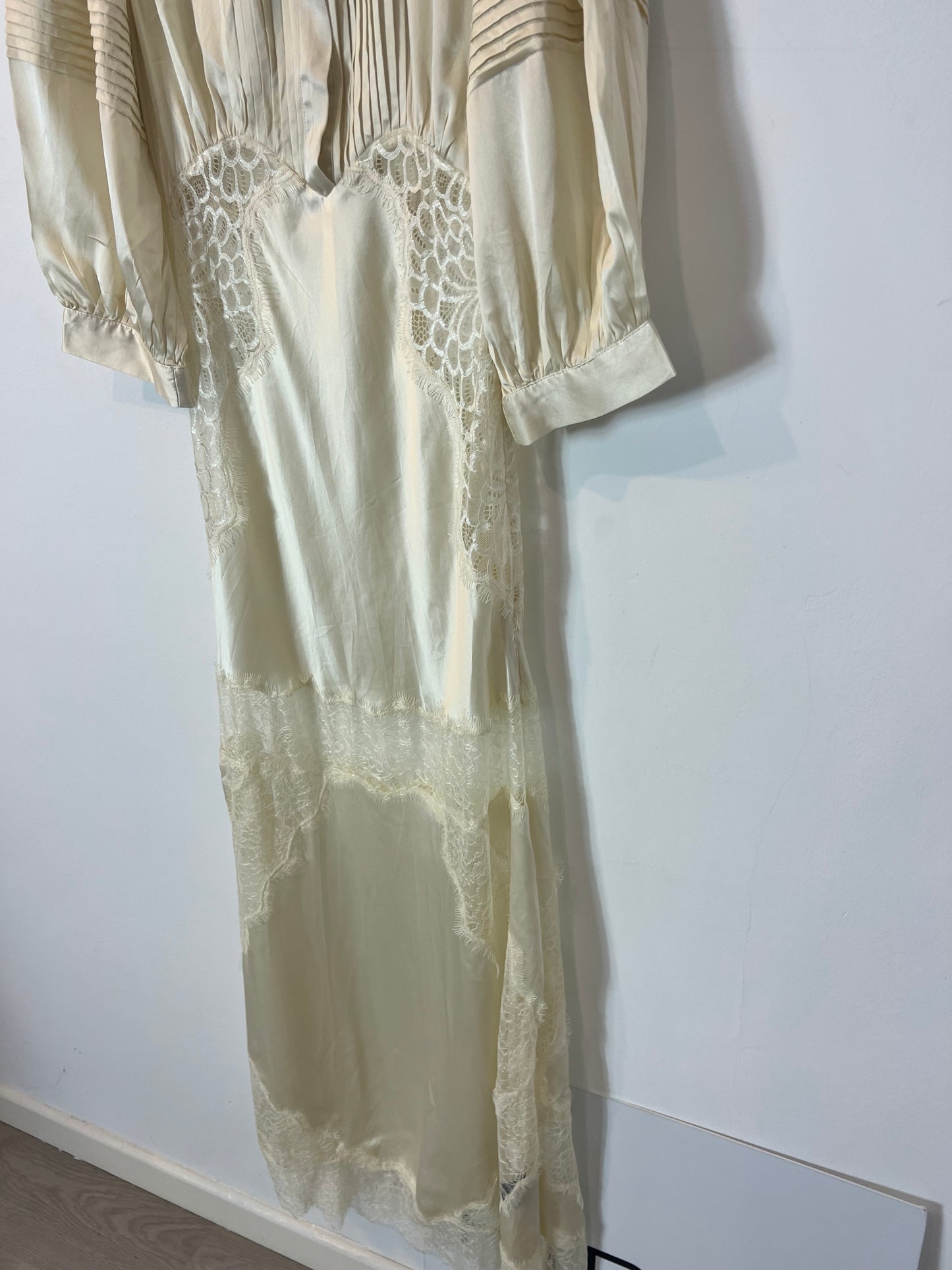 CYNTHIA ROWLEY. Silk and lace dress. S0 /34)