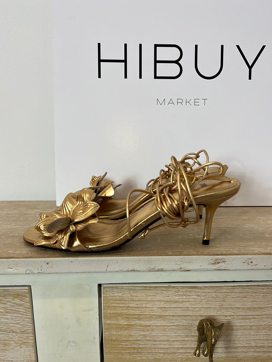 Sandalia dorada flores – Hibuy market - Main Image