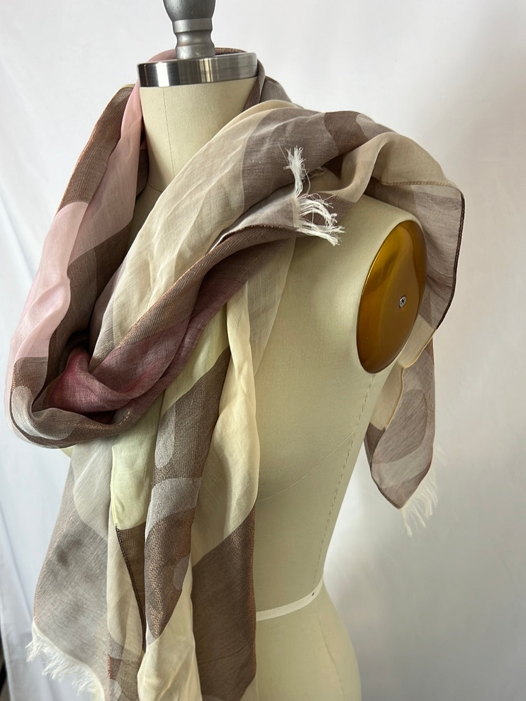 ESCADA. Beige printed scarf