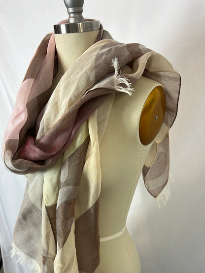 ESCADA. Beige printed scarf