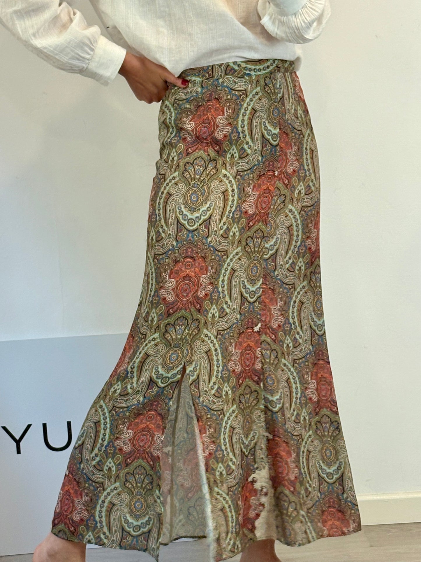 ZARA. Falda fluida con estampados verdes