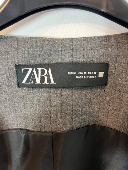 ZARA. Chaleco gris rayas T.m