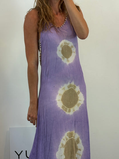 OTRAS. Vestido midi malva detalle abalorios