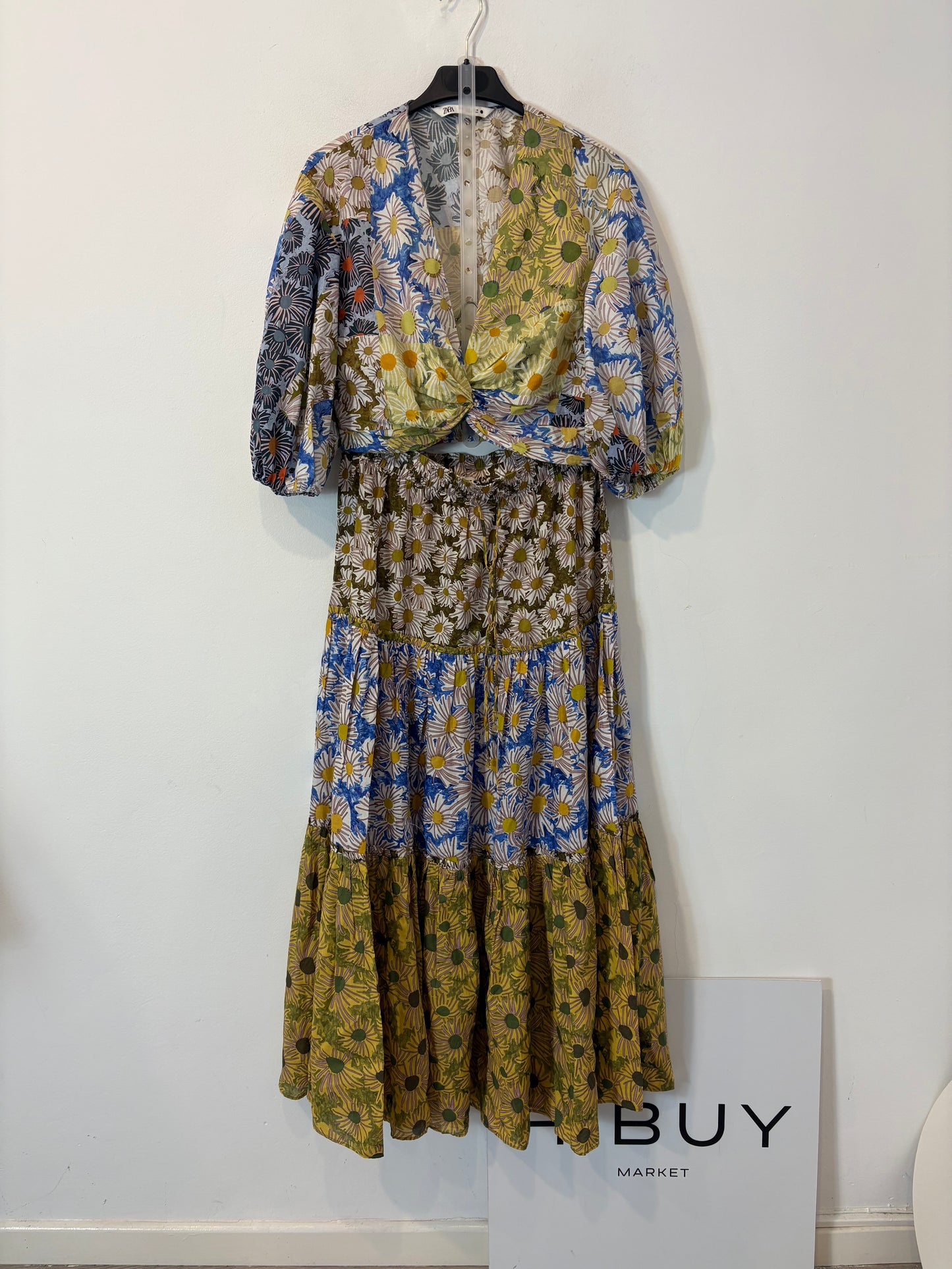 ZARA. Conjunto flores verde