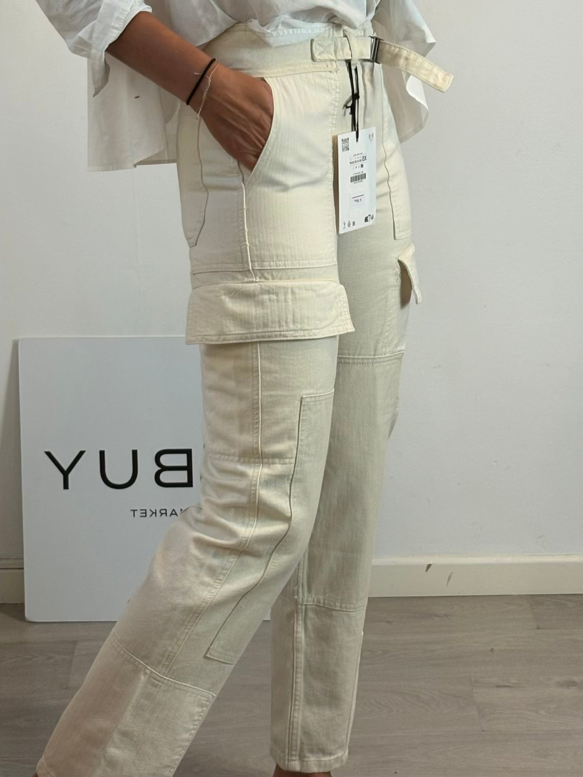 ZARA. Denim beige bolsillos