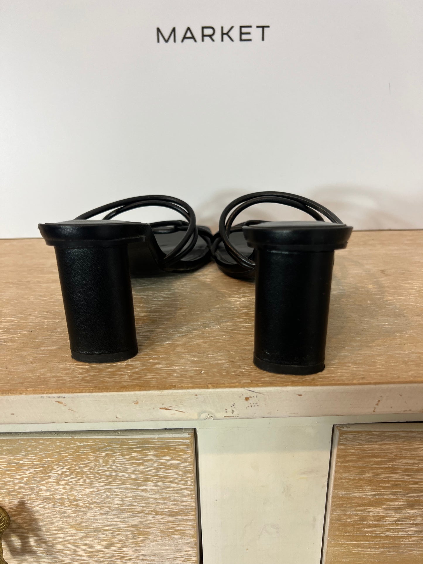 ZARA. Sandalia tiras negras T.38