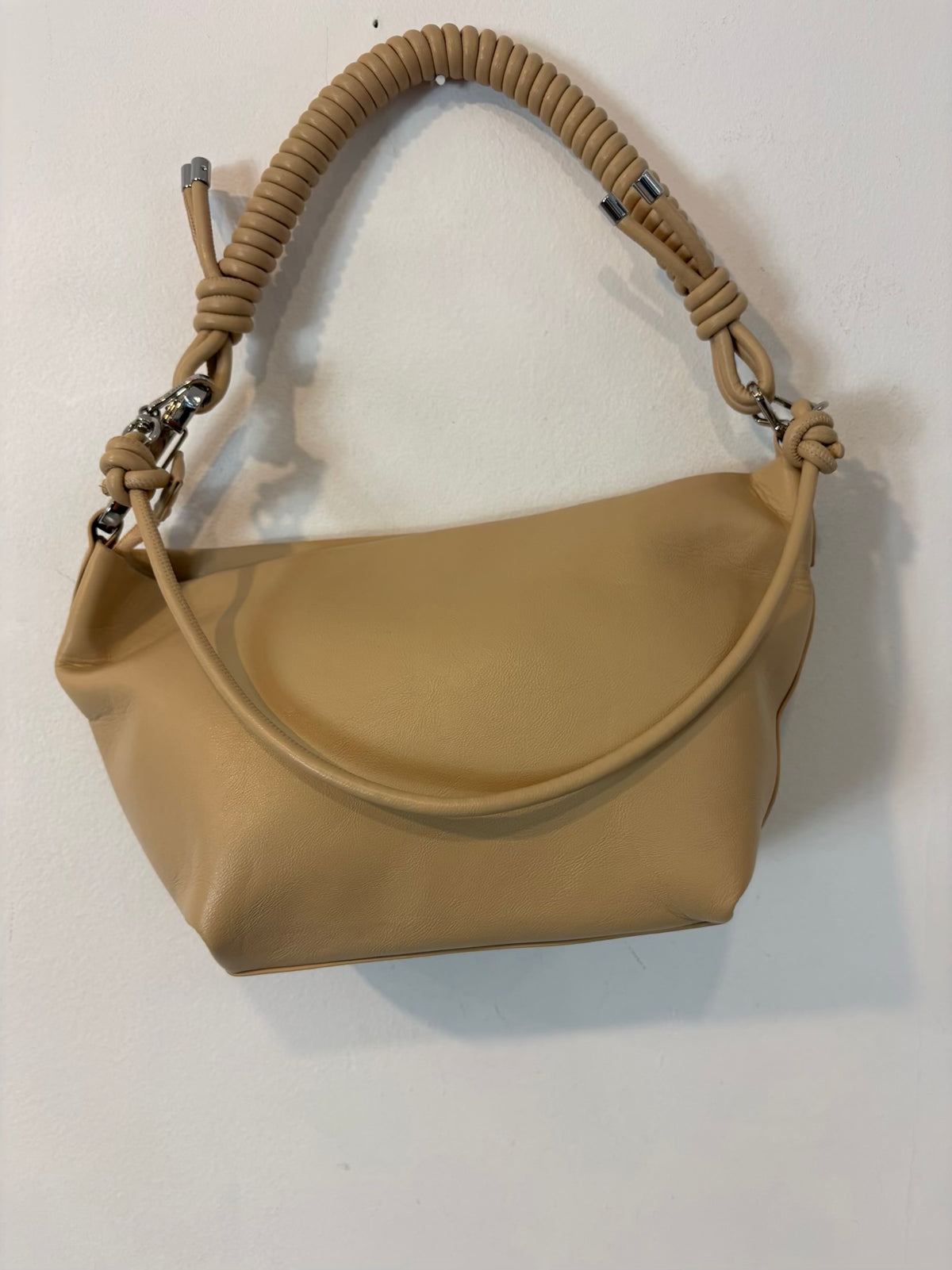 OLIVIA MAREQUE. Bolso piel beige