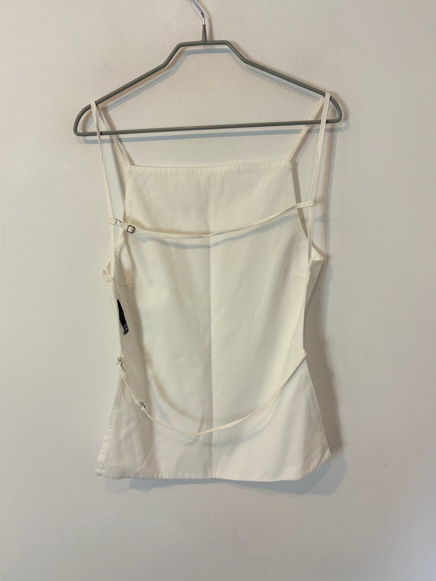 ZARA. Top blanco detalle espalda