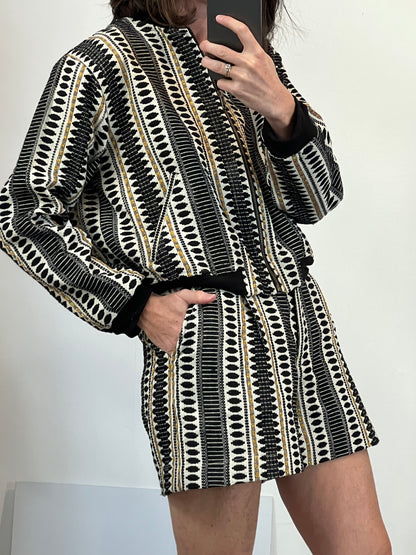 OTRAS. Conjunto bomber y bermuda textura. T S