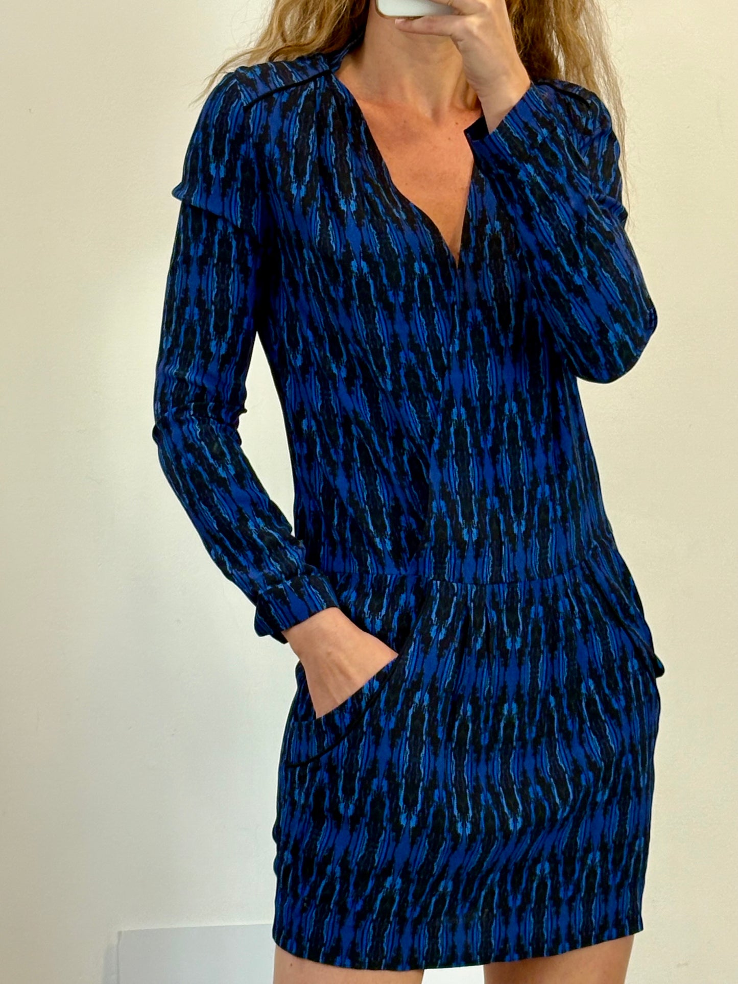 MAJE. Vestido corto estampado azul