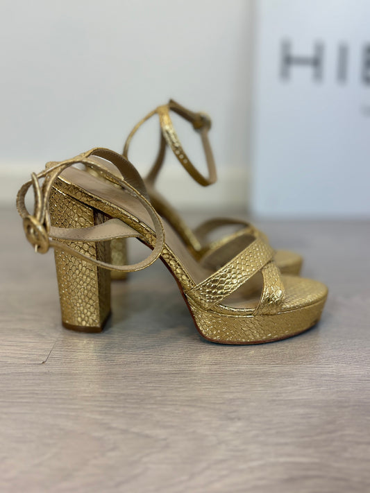 MICUIR. Sandalia dorada textura