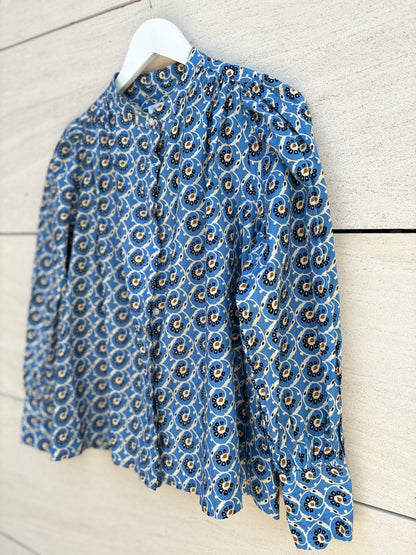 CHLOÉ STORA. Blusa azul estampada