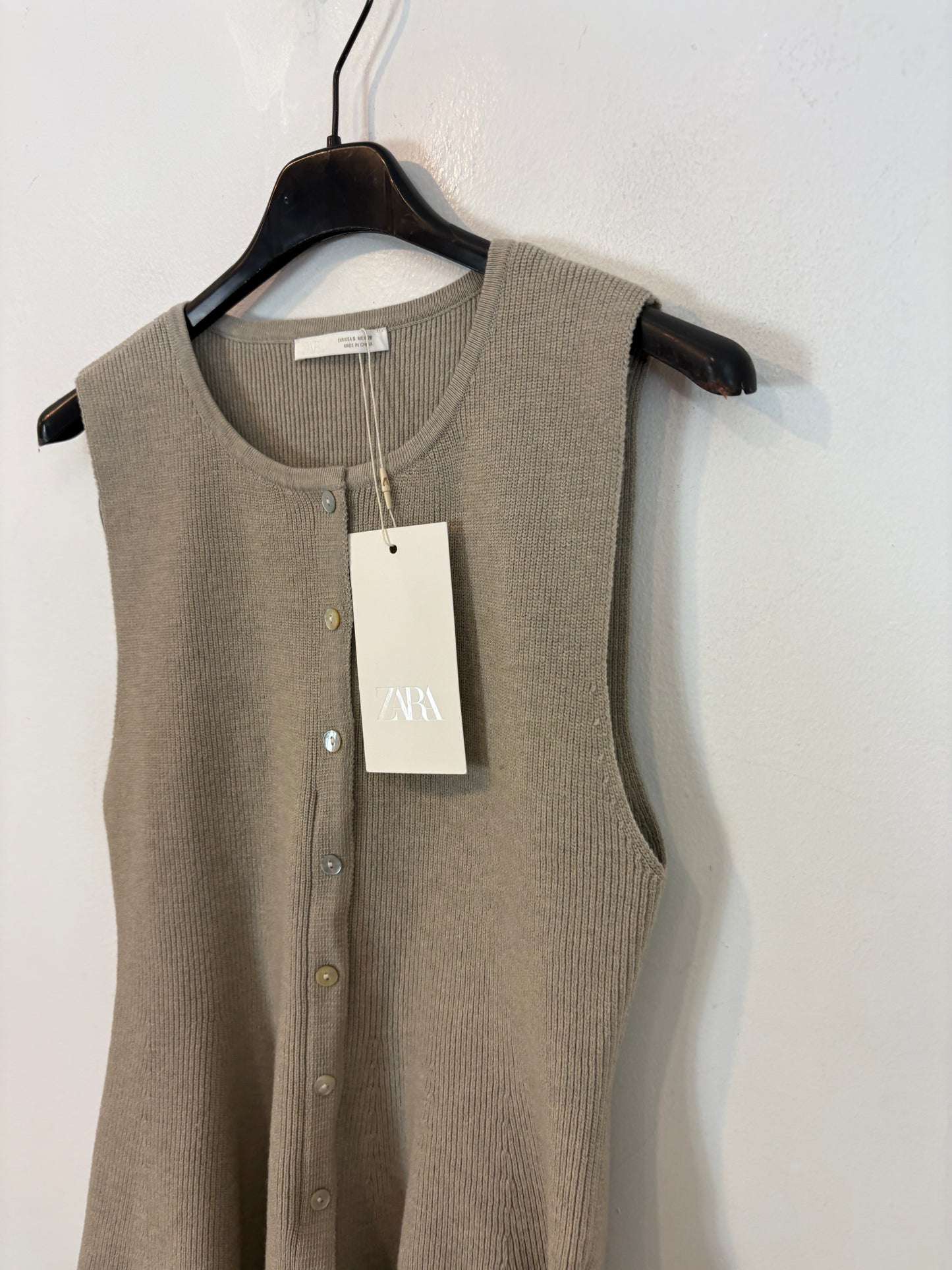 ZARA. Top punto abotonado