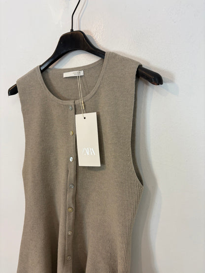 ZARA. Top punto abotonado