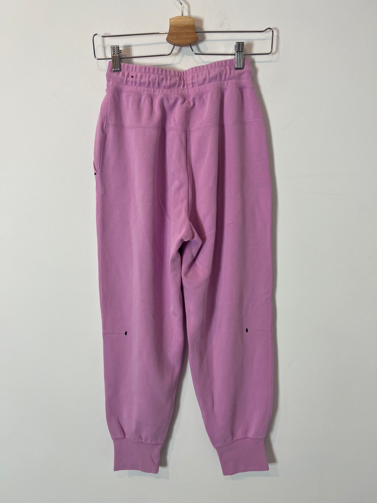 NIKE. Conjunto sudadera y pantalón felpa. T XS