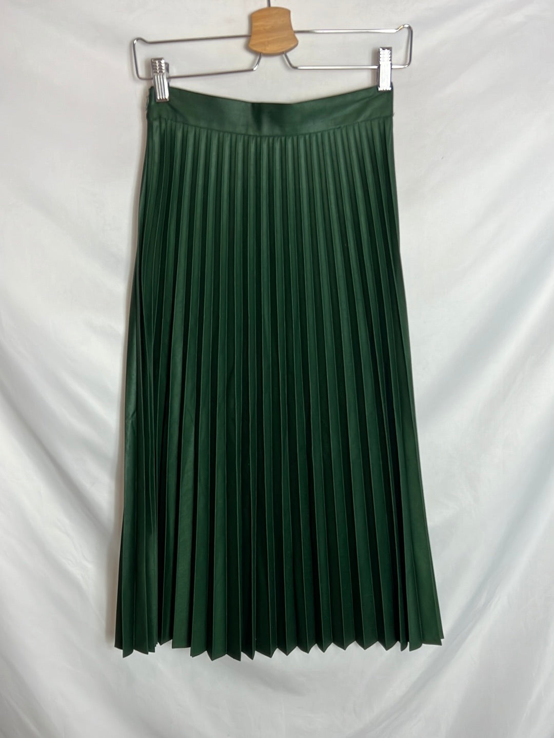 ZARA. falda verde plisada T.xs