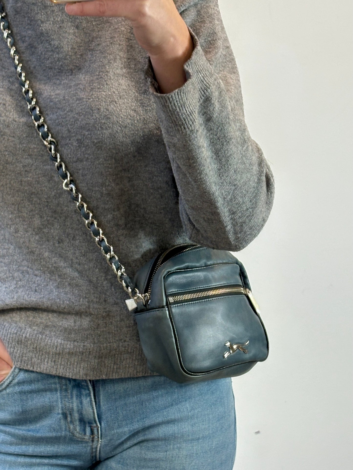 BIMBA Y LOLA. Bolso azul piel galgo