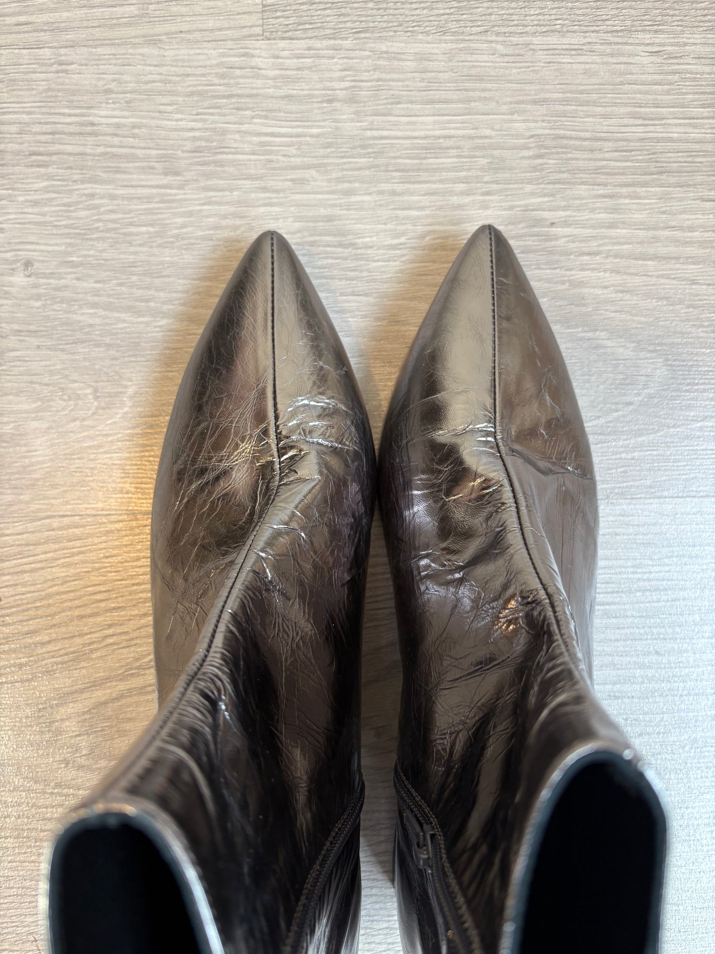 MAS 34. Botines piel plomo. T 40