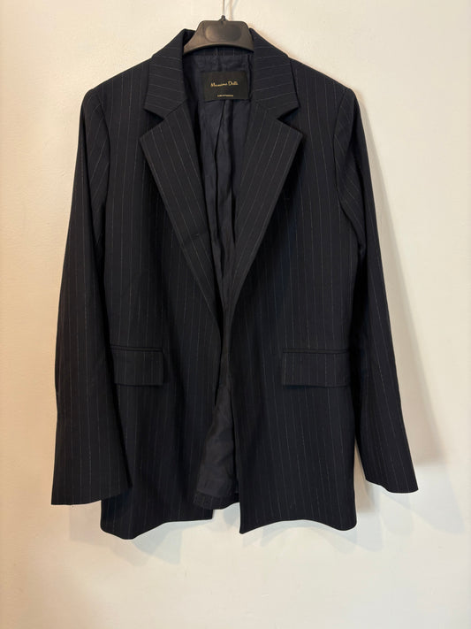 MASSIMO DUTTI. Americana negra raya diplomática