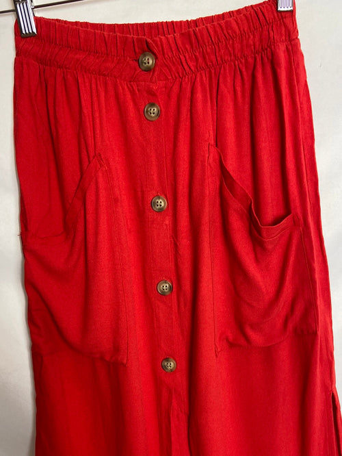 PULL&BEAR. Falda midi roja botones T.S
