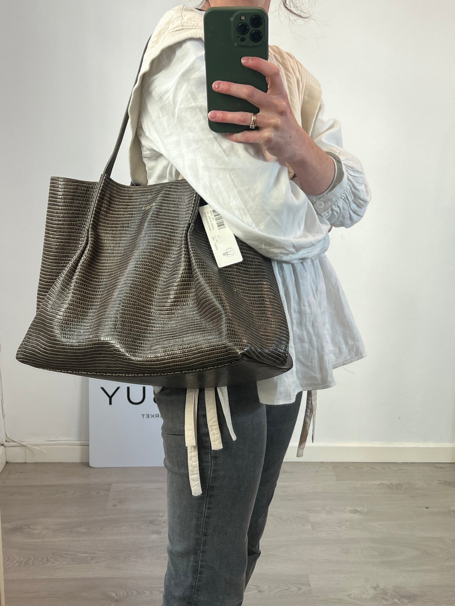 NINA RICCI. Bolso piel verde oliva