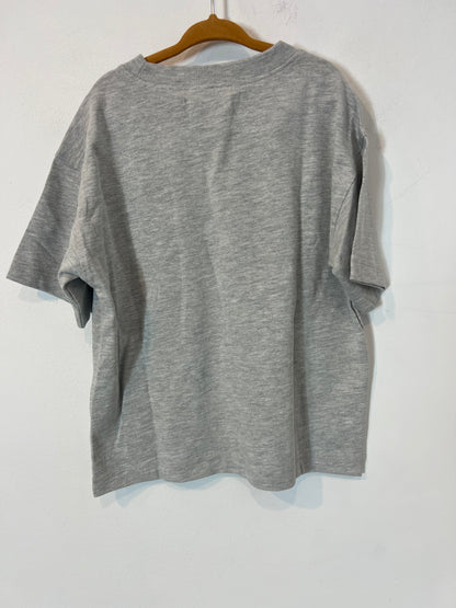 ZARA. Camiseta gris bolsillo. T 6 años
