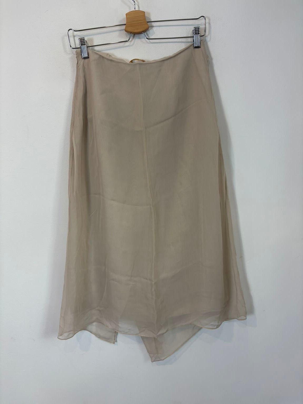 INTROPIA. Conjunto top y falda beige texturas