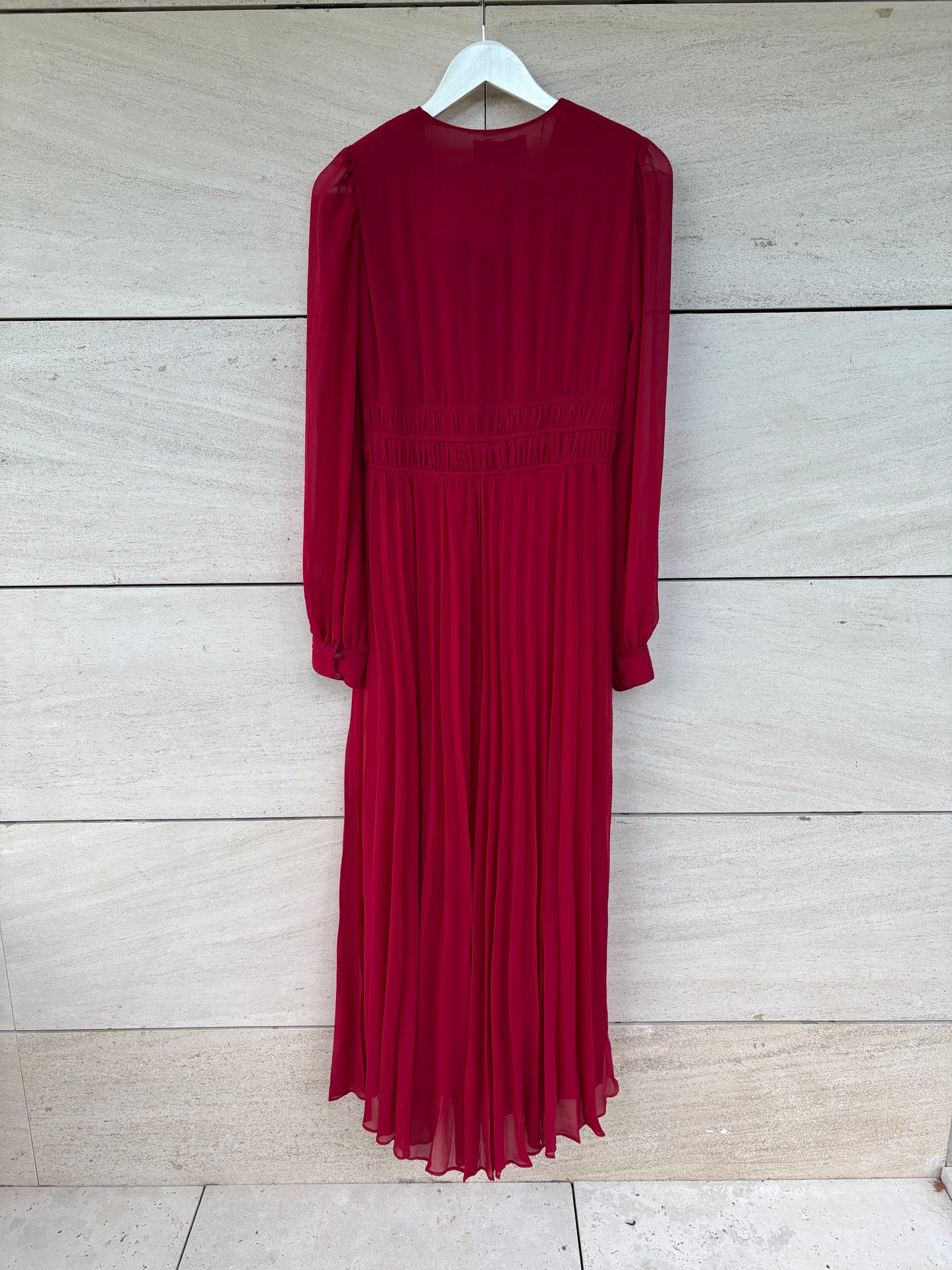 JUAN AVELLANEDA. Vestido fluido plisado