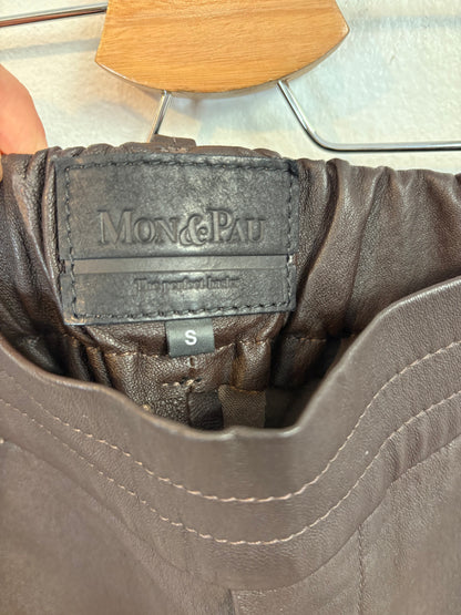 MON & PAU. Pantalón piel en marrón