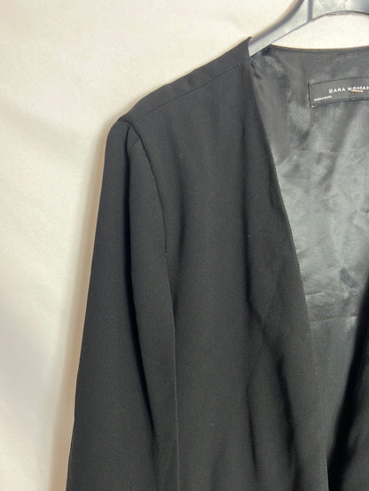 ZARA. Capa negra con chaleco interior. T XL