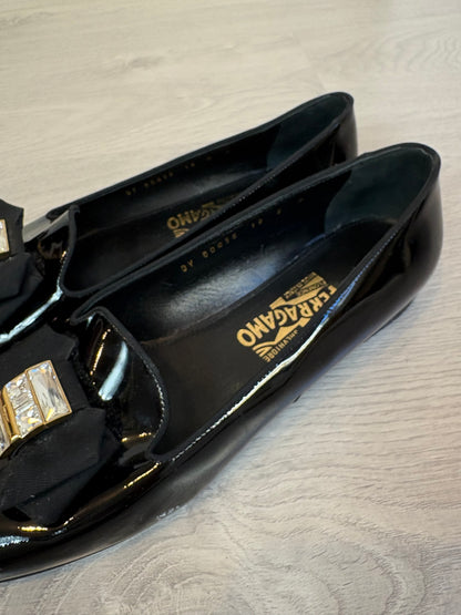 SALVATORE FERRAGAMO. Mocasines charol lazo