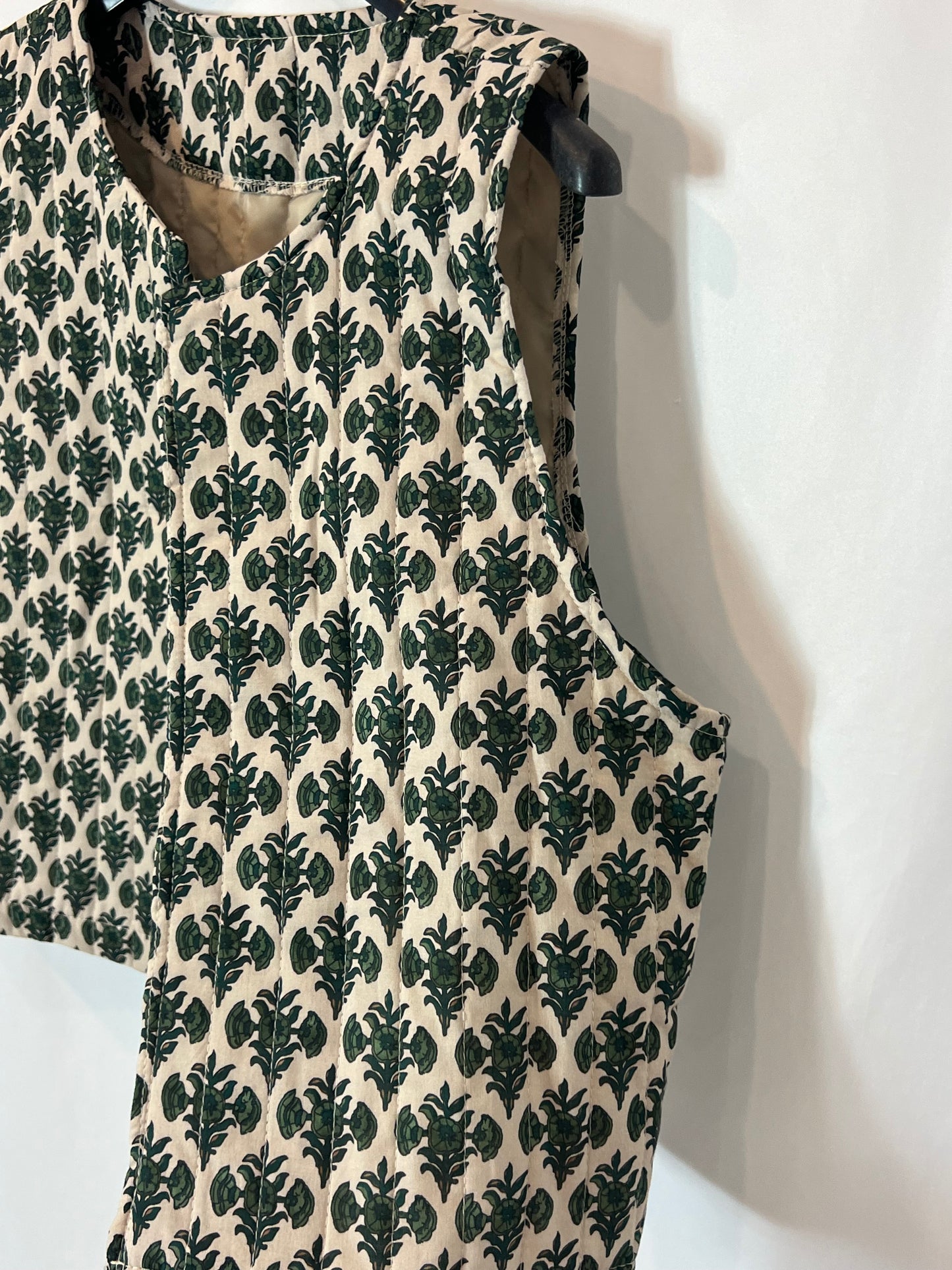 OTRAS. Chaleco beige flores verdes TU(s/m)