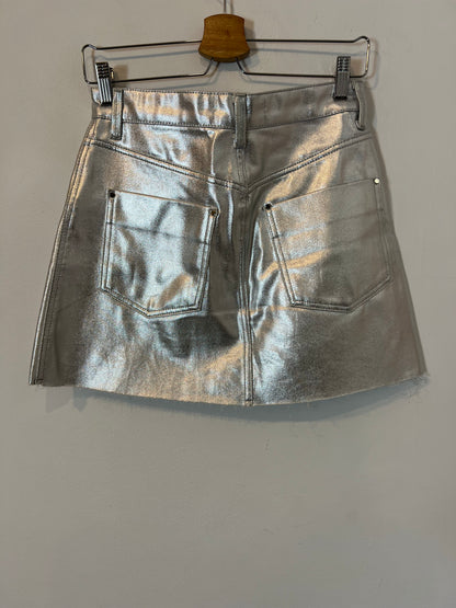 ZARA. Falda corta plateada T.s