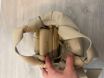 JO & MR.JOE. Bolso mini beige doble asa