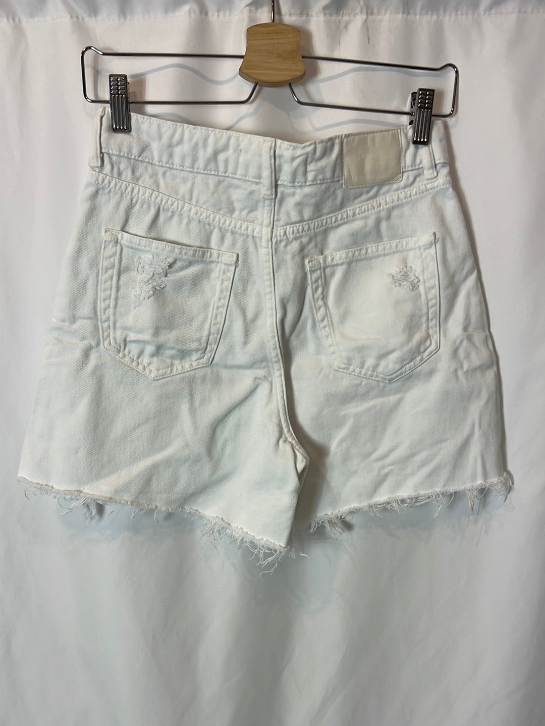 ZARA. White denim shorts. Size 36