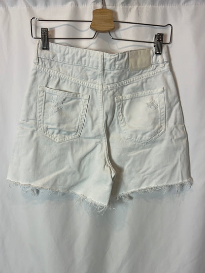 ZARA. White denim shorts. Size 36