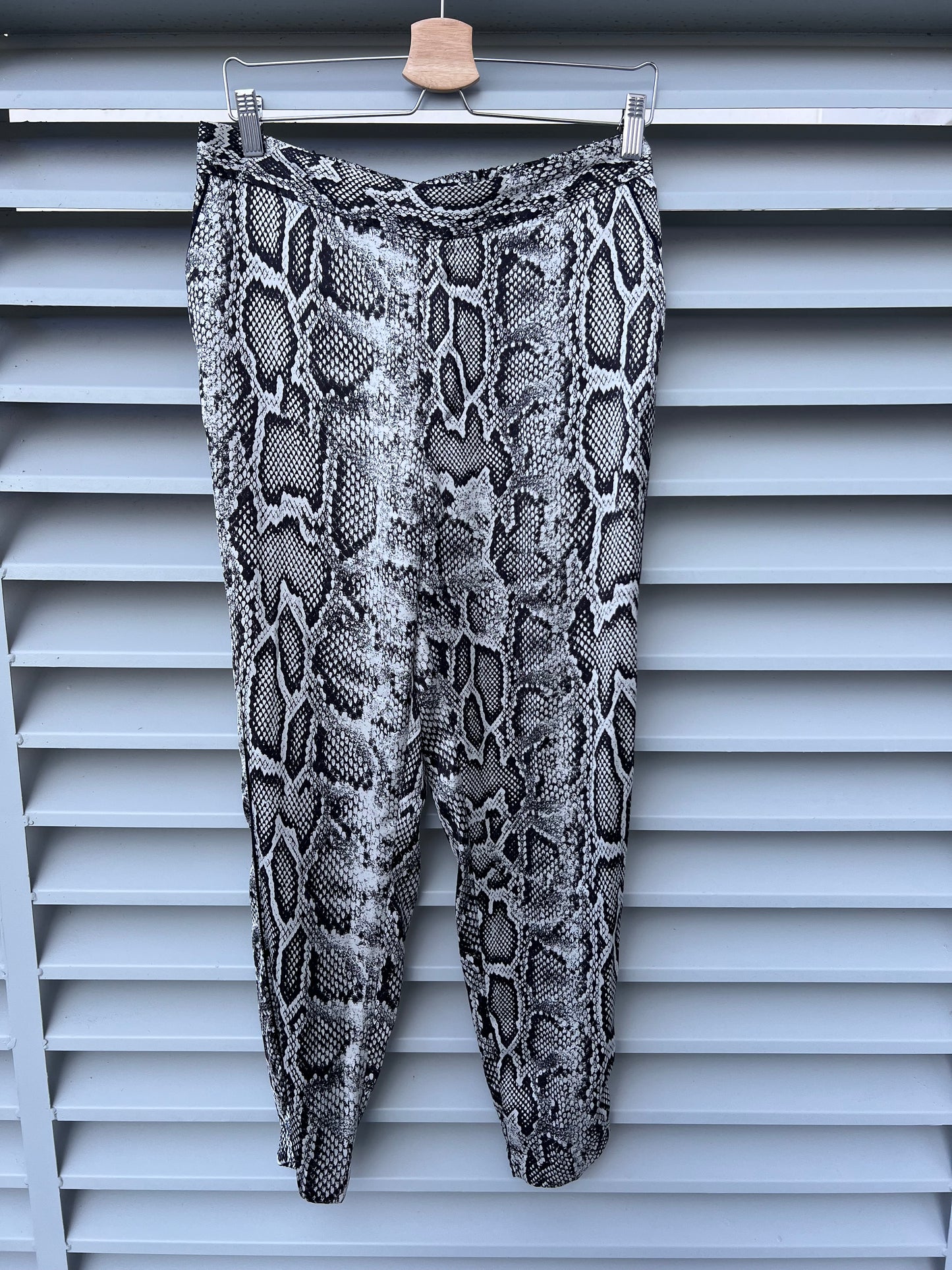 MAROLA. Mustard textured wool skirt. S/M