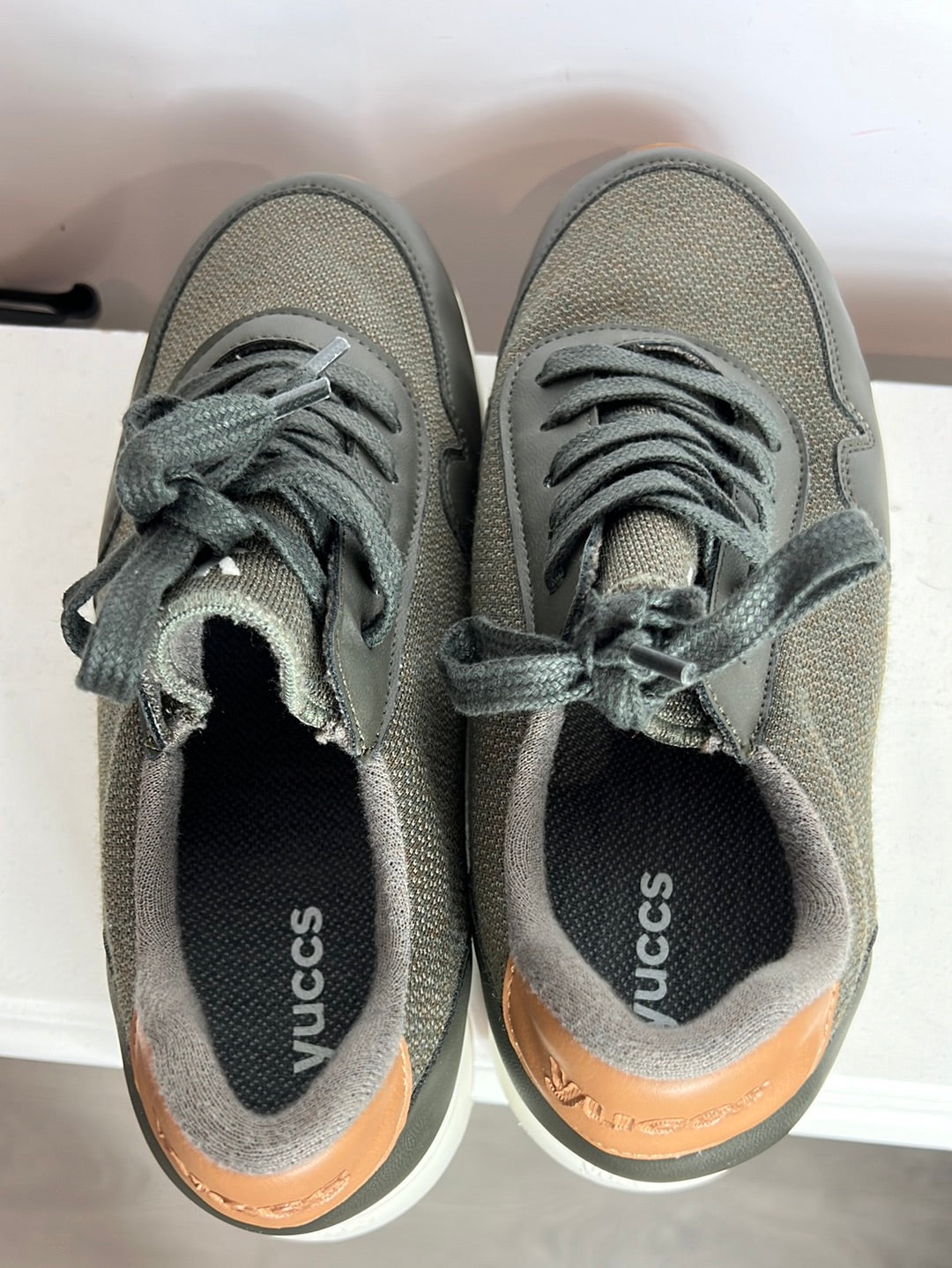 YUCCS. Zapatillas verde textura. T37