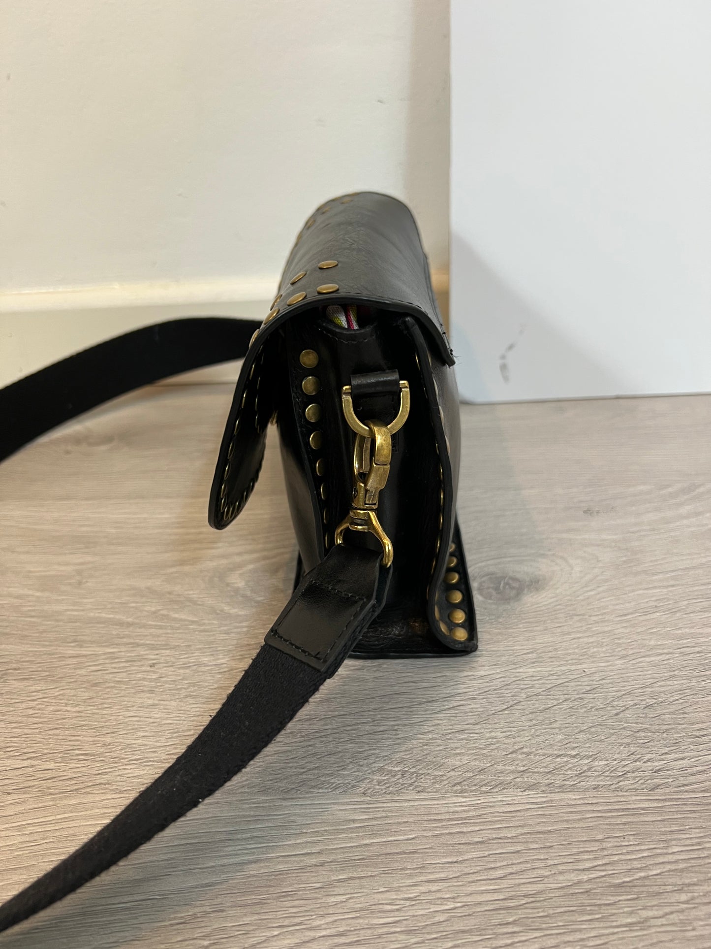 NICOLÍ. Bolso negro tachuelas