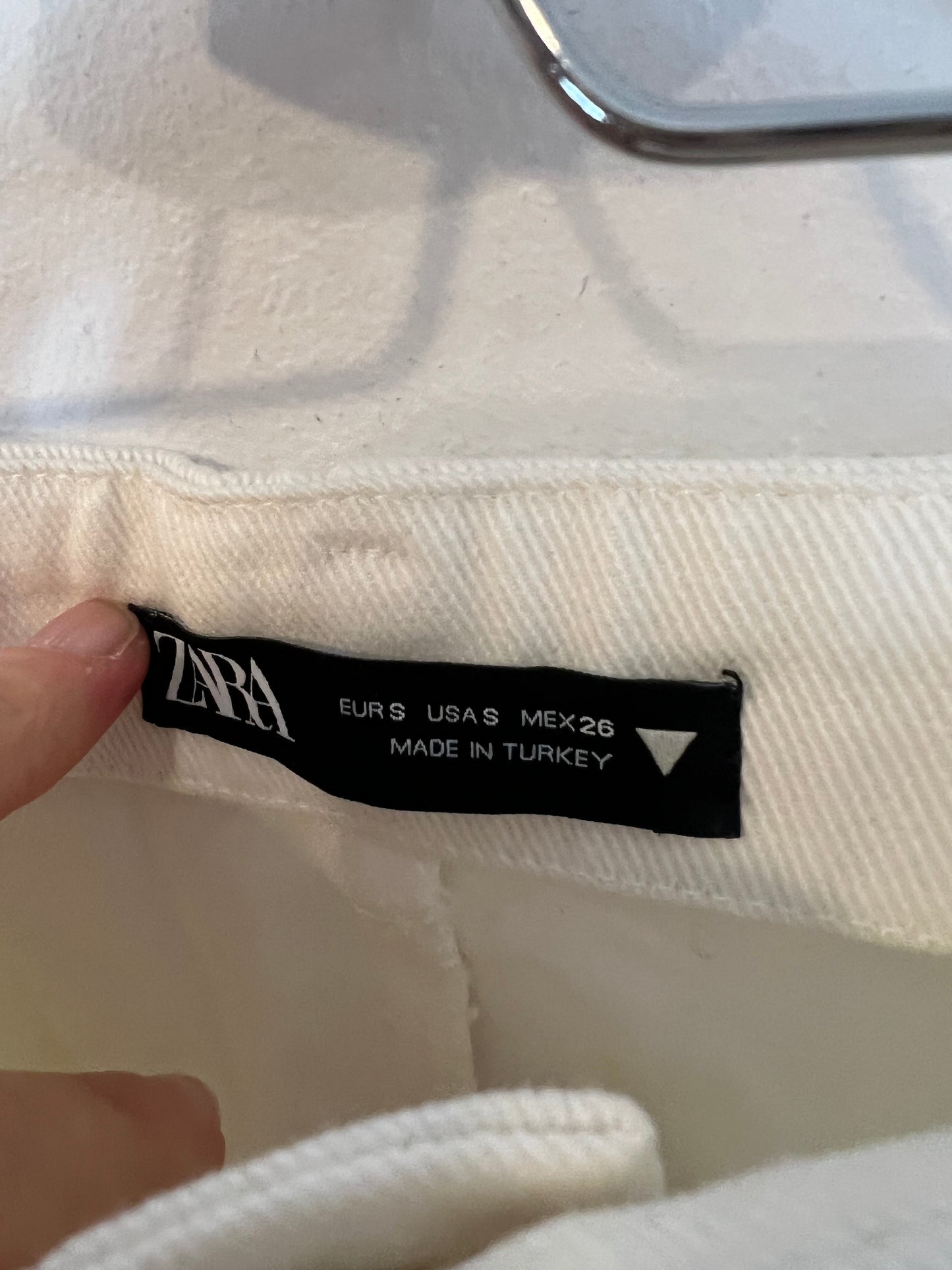 ZARA. falda denim blanca T.s