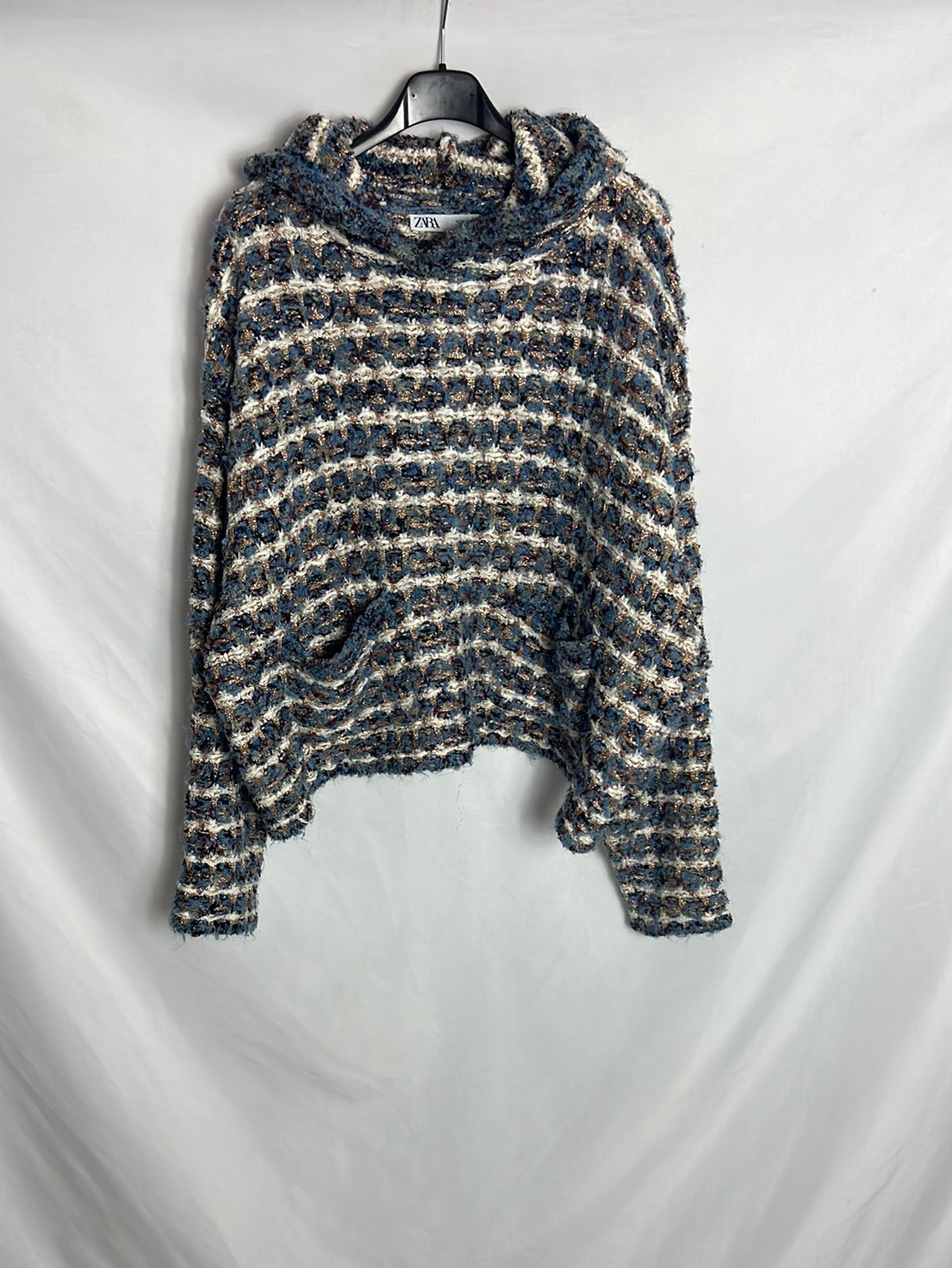 ZARA. Jersey hilos dorados capucha. TM