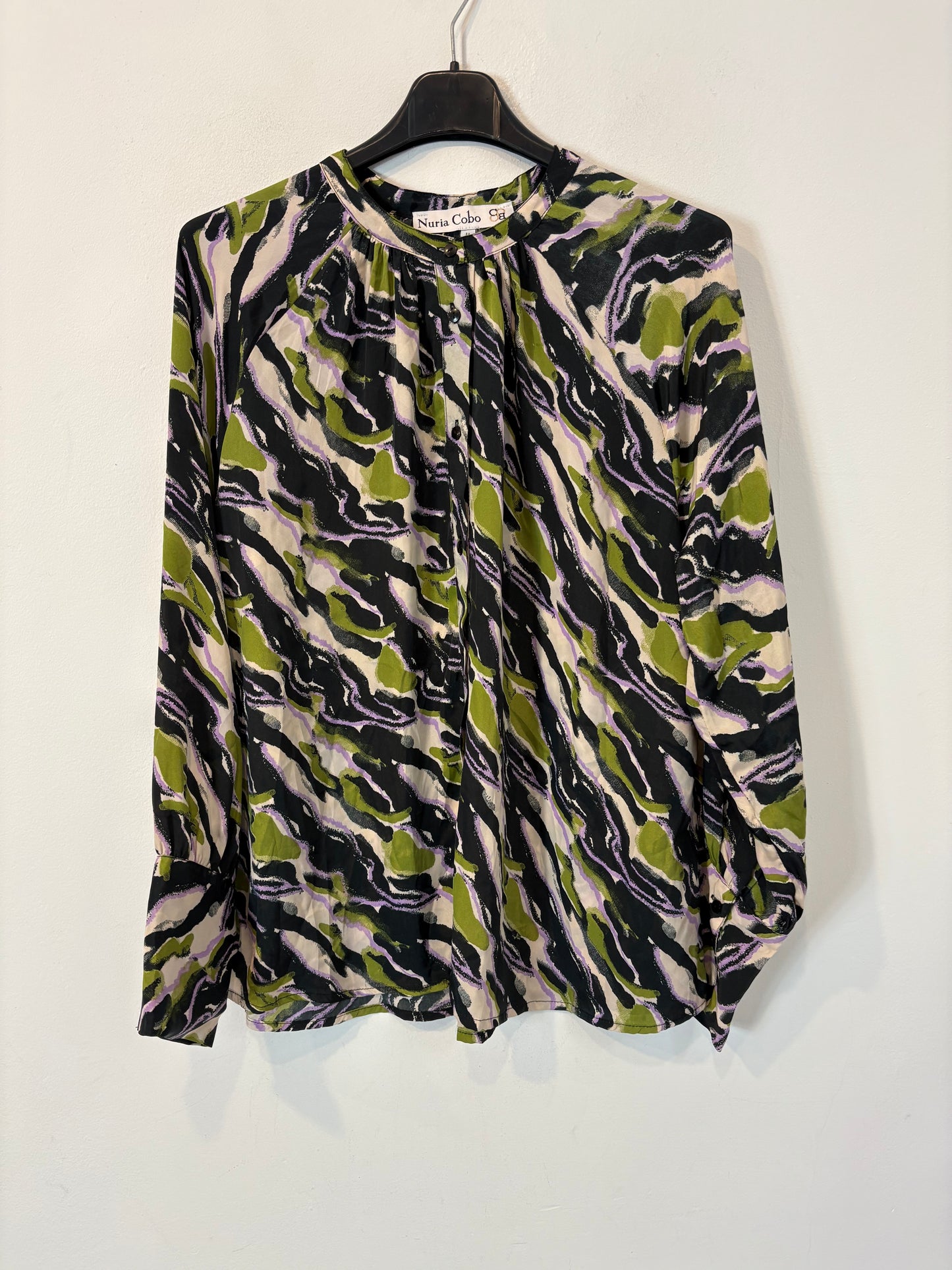 NURIA COBO. Blusa estampada fluida