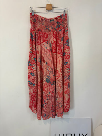 Pantalón seda efecto falda estampado