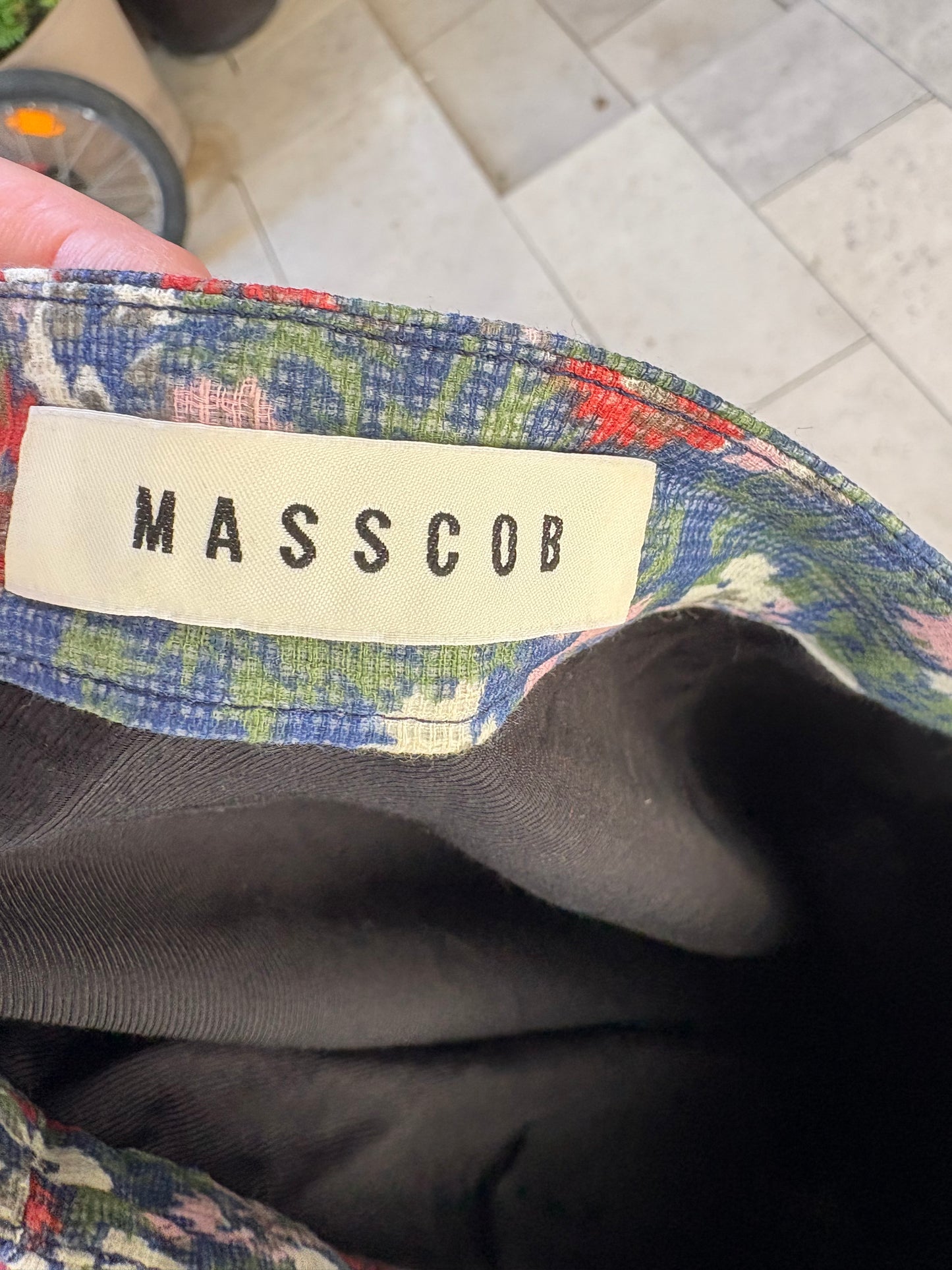 MASSCOB. Falda midi estampada volante mezcla