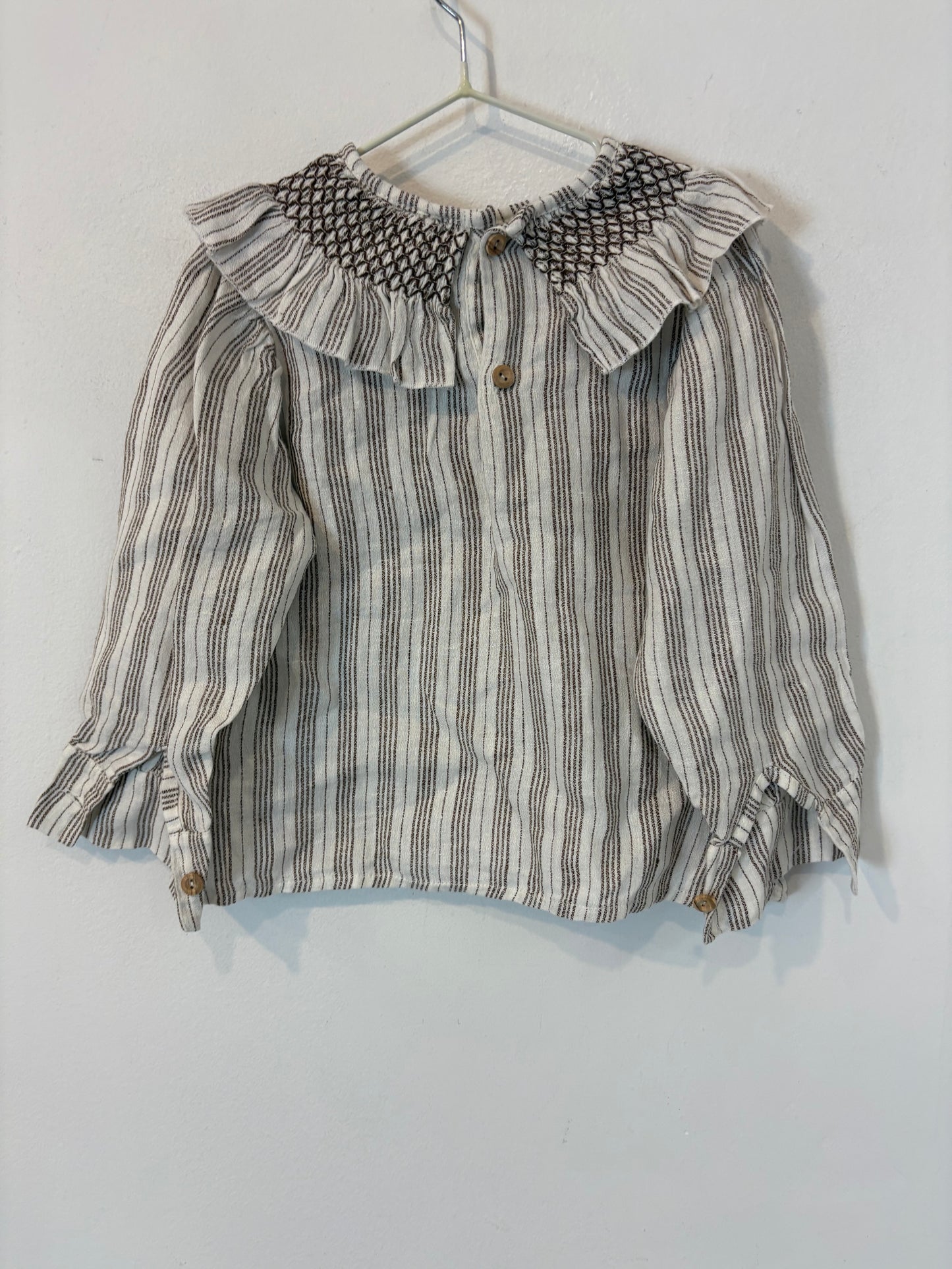 MALUDI KIDS. blusa beige rayas cuello  T.3 años