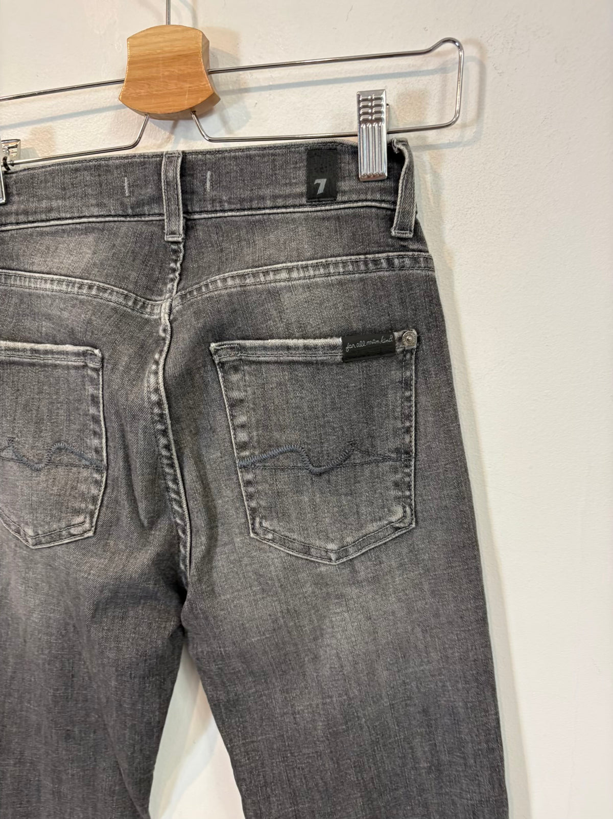 FOR ALL 7 MANKIND. Denim gris ligeramente acampanado