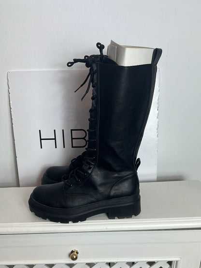 OTRAS. Botas negra militar T.37