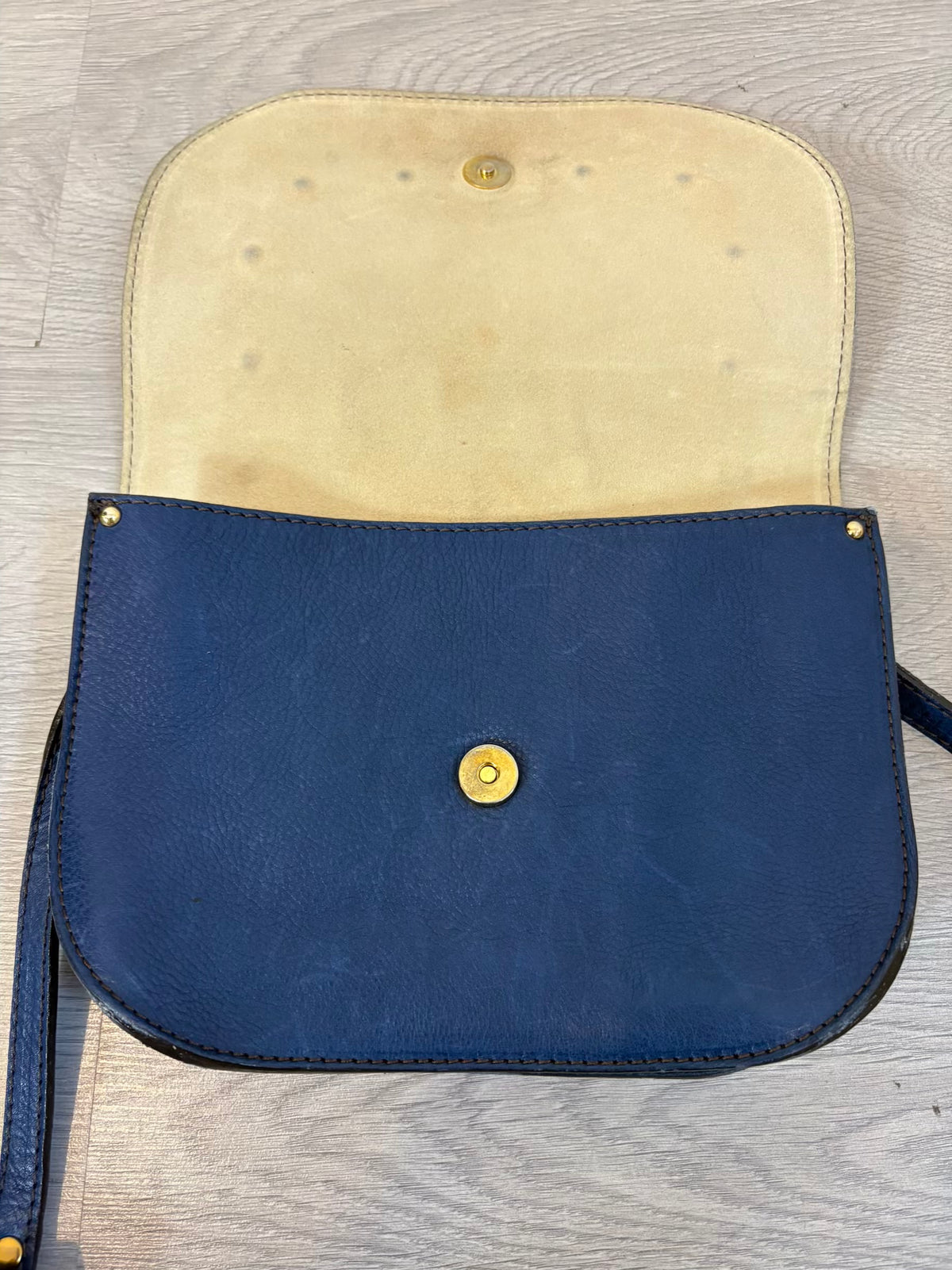 MERCULES. Bolso piel azul asa larga