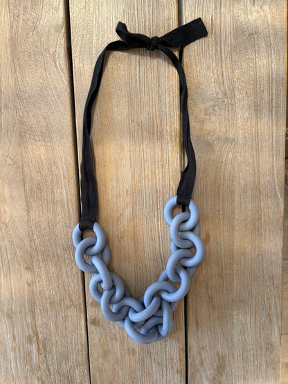 OTRAS. Collar ajustable eslabones textura